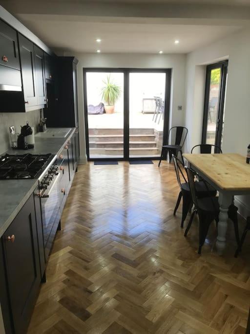 Large Newly Refurbished House Close To Harbour Bristol Exterior foto